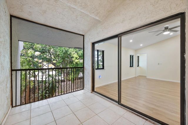 19986 NE 5th Court 4D, Miami, FL 33179