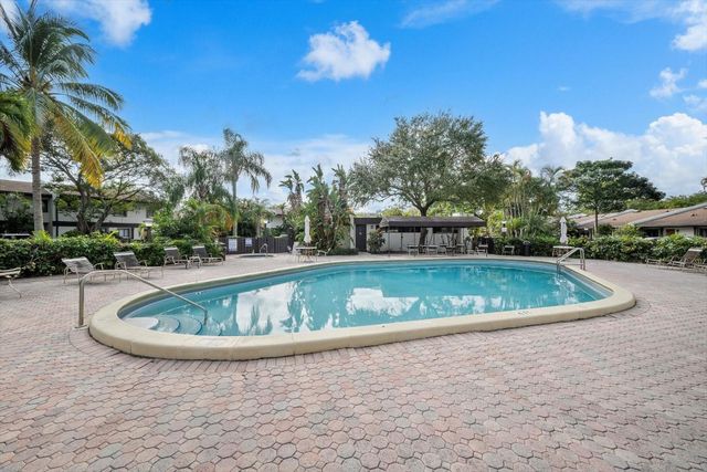 19986 NE 5th Court 4D, Miami, FL 33179