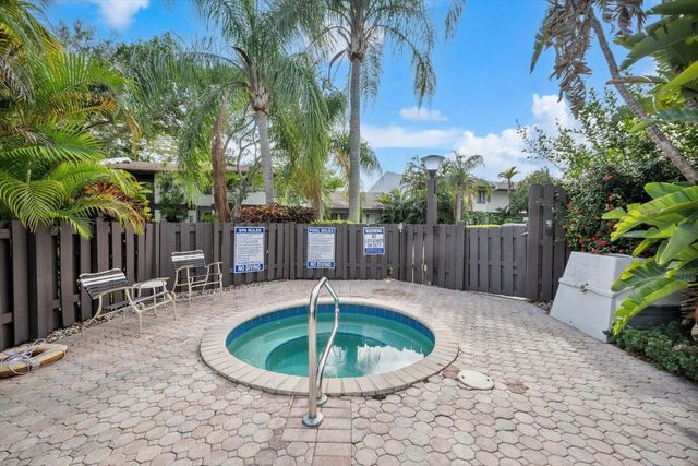 19986 NE 5th Court 4D, Miami, FL 33179