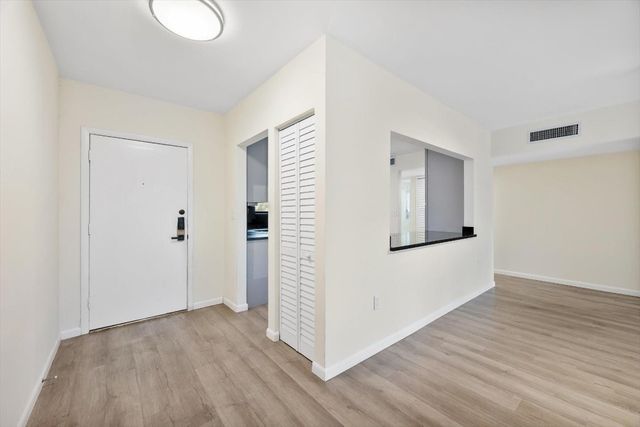 19986 NE 5th Court 4D, Miami, FL 33179