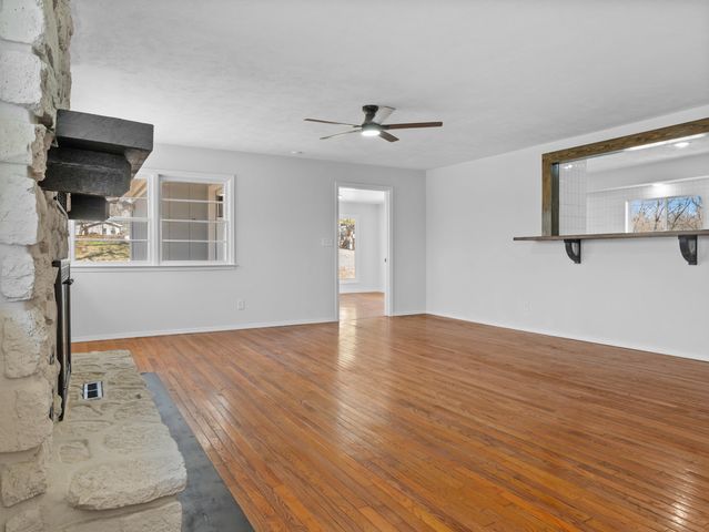 4859 S Roslyn Avenue, Springfield, MO 65804