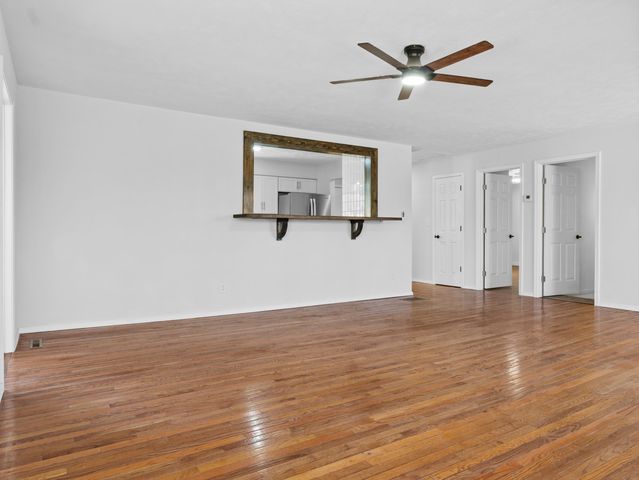 4859 S Roslyn Avenue, Springfield, MO 65804