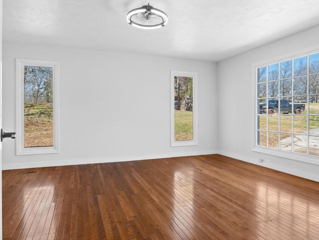 4859 S Roslyn Avenue, Springfield, MO 65804