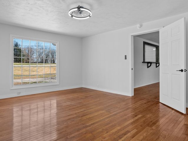 4859 S Roslyn Avenue, Springfield, MO 65804