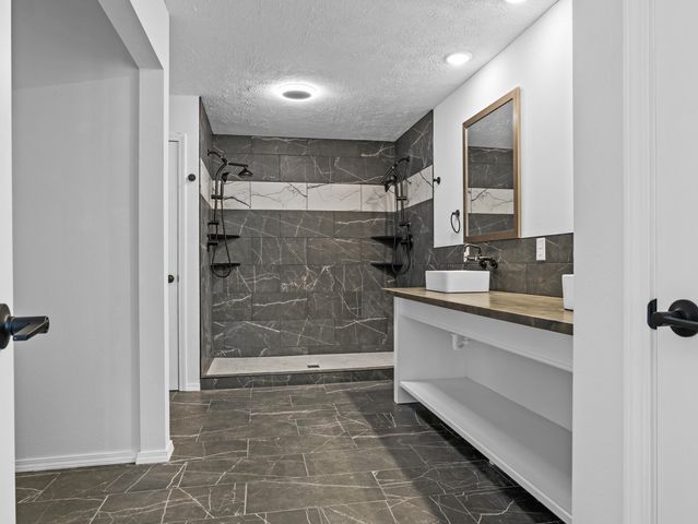 4859 S Roslyn Avenue, Springfield, MO 65804