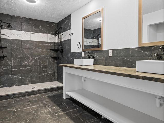 4859 S Roslyn Avenue, Springfield, MO 65804