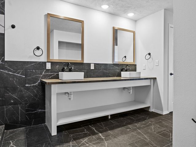 4859 S Roslyn Avenue, Springfield, MO 65804