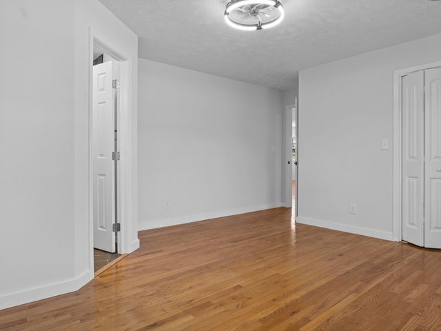 4859 S Roslyn Avenue, Springfield, MO 65804