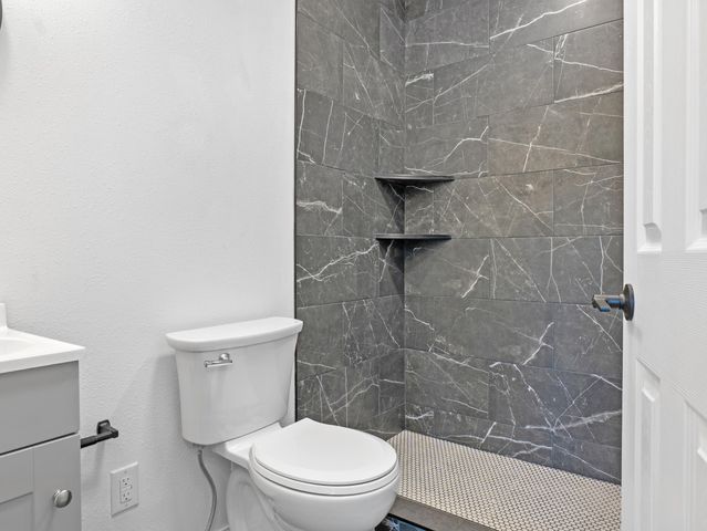 4859 S Roslyn Avenue, Springfield, MO 65804