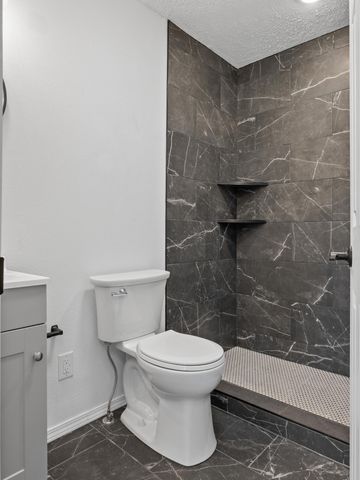 4859 S Roslyn Avenue, Springfield, MO 65804