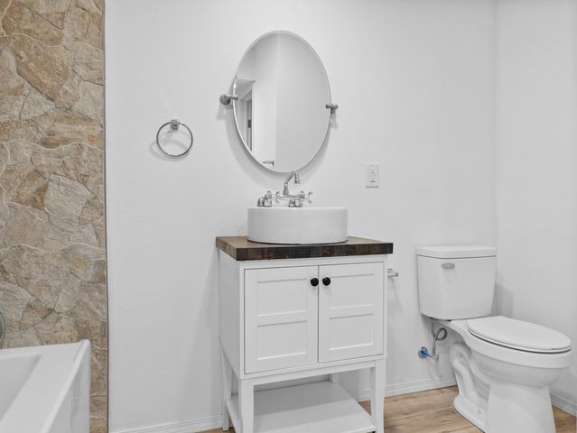 4859 S Roslyn Avenue, Springfield, MO 65804