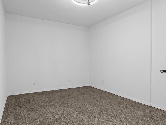 4859 S Roslyn Avenue, Springfield, MO 65804