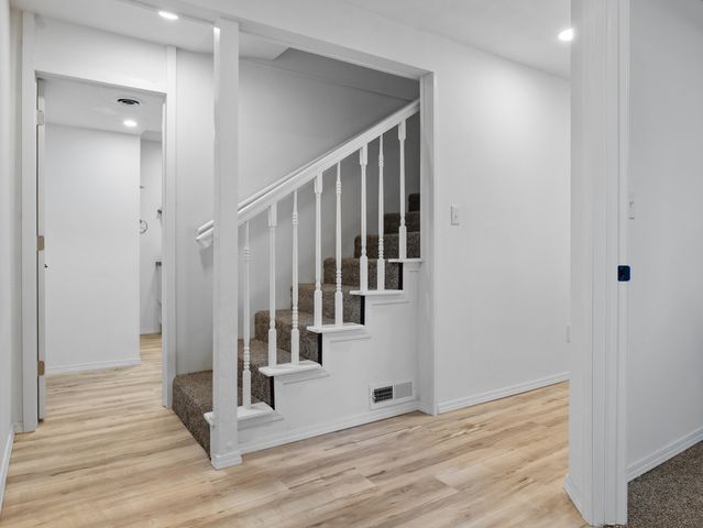 4859 S Roslyn Avenue, Springfield, MO 65804