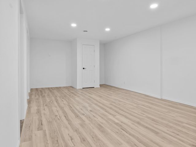 4859 S Roslyn Avenue, Springfield, MO 65804