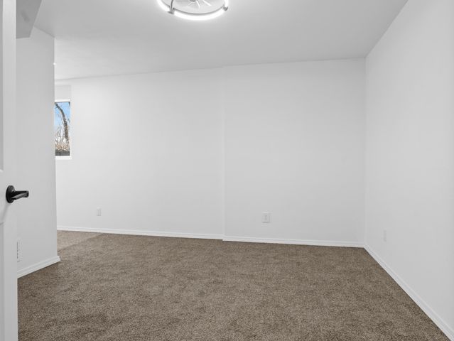 4859 S Roslyn Avenue, Springfield, MO 65804