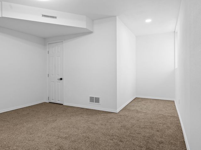 4859 S Roslyn Avenue, Springfield, MO 65804