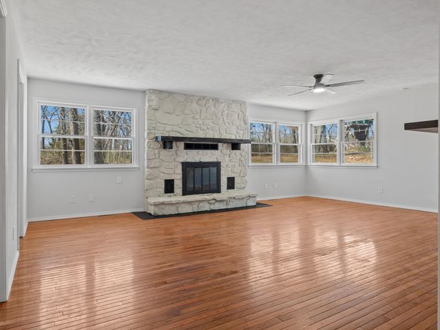 4859 S Roslyn Avenue, Springfield, MO 65804