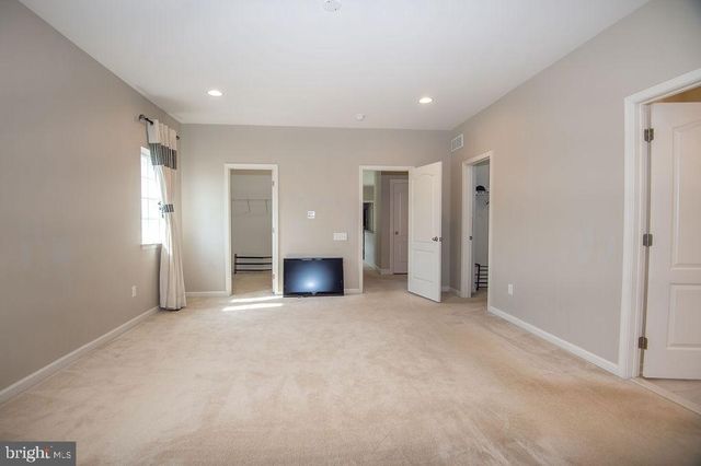 200 W TESTAVERDE RD, Newark, DE 19702