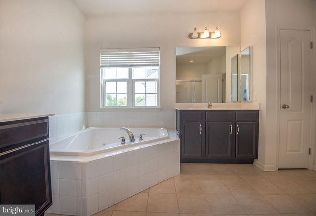 200 W TESTAVERDE RD, Newark, DE 19702