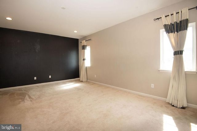 200 W TESTAVERDE RD, Newark, DE 19702