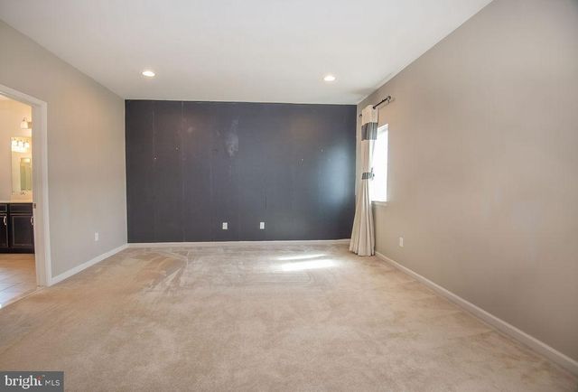 200 W TESTAVERDE RD, Newark, DE 19702