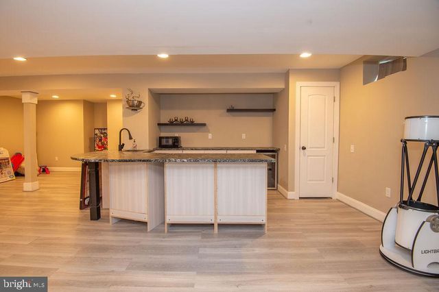 200 W TESTAVERDE RD, Newark, DE 19702