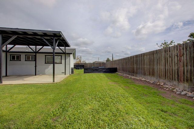 9906 Jennifer Ct, Delhi, CA 95315