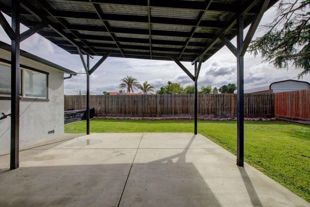 9906 Jennifer Ct, Delhi, CA 95315