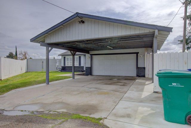 9906 Jennifer Ct, Delhi, CA 95315