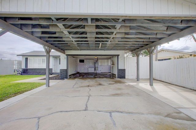 9906 Jennifer Ct, Delhi, CA 95315