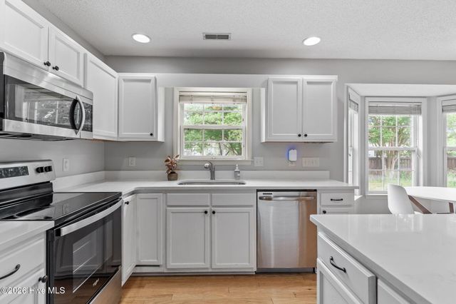 410 Point View Court, Wilmington, NC 28411