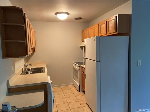 7370 CENTRAL ST APT 10, Westland, MI 48185