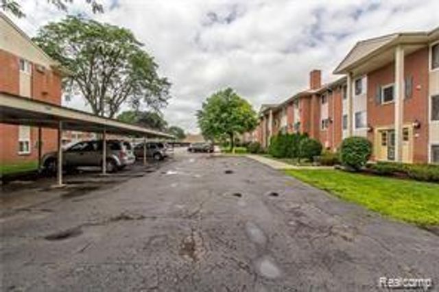 7370 CENTRAL ST APT 10, Westland, MI 48185