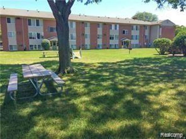 7370 CENTRAL ST APT 10, Westland, MI 48185