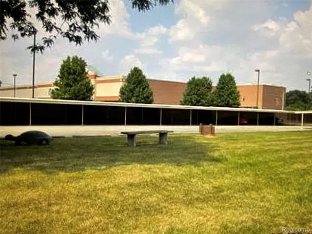 7370 CENTRAL ST APT 10, Westland, MI 48185