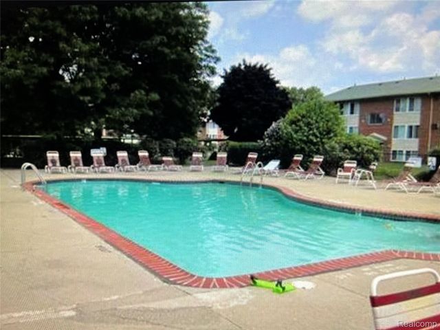 7370 CENTRAL ST APT 10, Westland, MI 48185