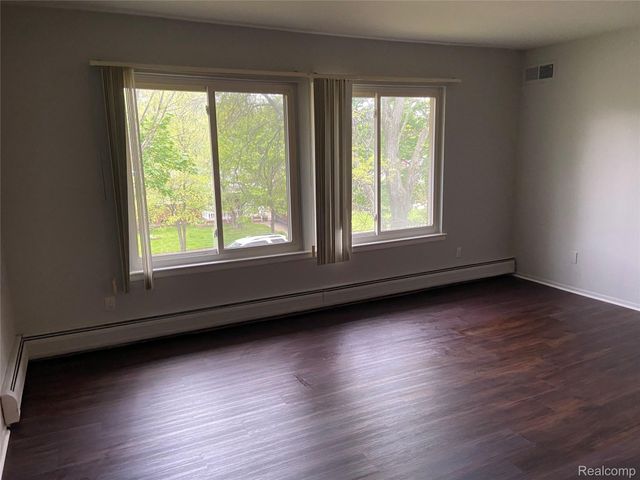 7370 CENTRAL ST APT 10, Westland, MI 48185