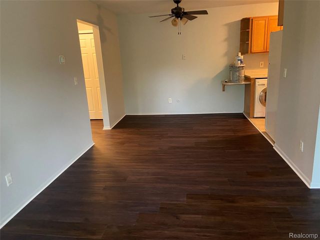 7370 CENTRAL ST APT 10, Westland, MI 48185