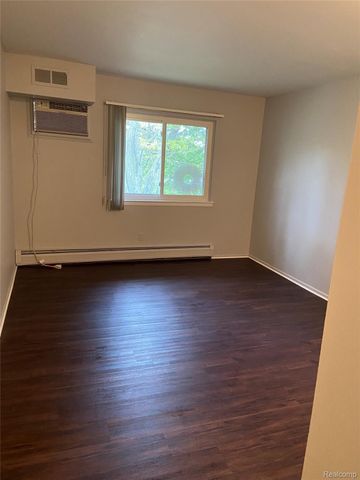 7370 CENTRAL ST APT 10, Westland, MI 48185