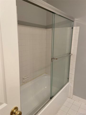 7370 CENTRAL ST APT 10, Westland, MI 48185