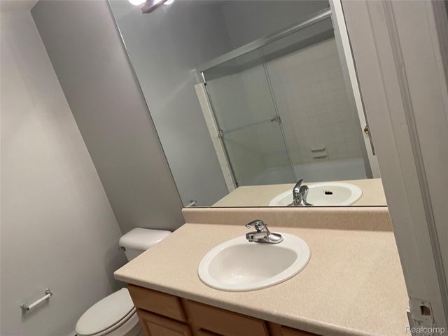 7370 CENTRAL ST APT 10, Westland, MI 48185