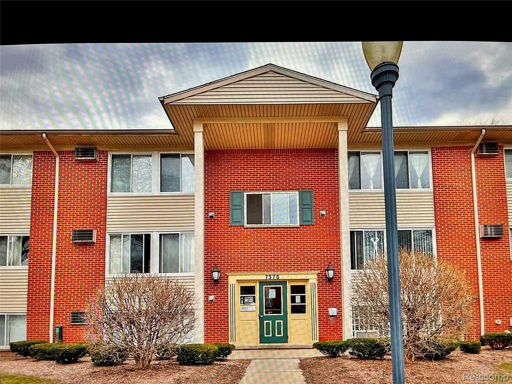 7370 CENTRAL ST APT 10, Westland, MI 48185