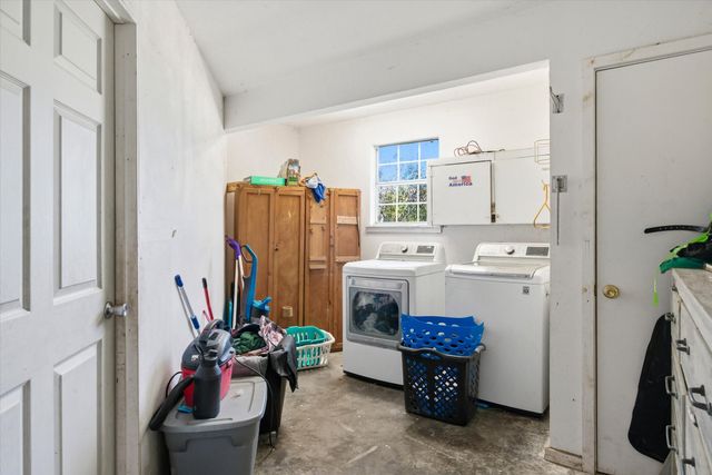 213 Westview Drive, Gun Barrel City, TX 75156