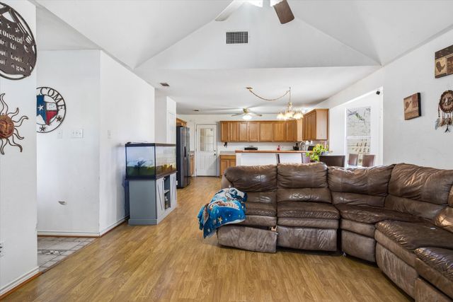 213 Westview Drive, Gun Barrel City, TX 75156