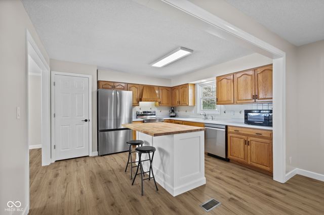 6295 New Harmony Road, Martinsville, IN 46151