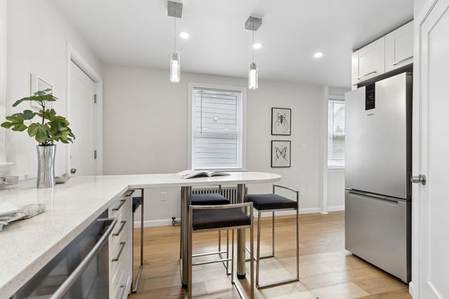 84 West St, Newton, MA 02458
