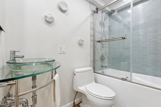 84 West St, Newton, MA 02458