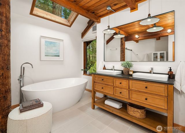 22602 Old Mill Road SW, Vashon, WA 98070