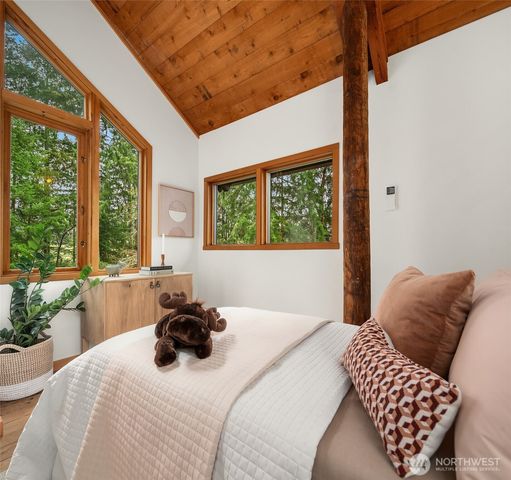 22602 Old Mill Road SW, Vashon, WA 98070