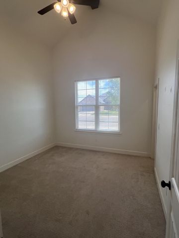 322 Cowboy Lane, Wolfforth, TX 79382